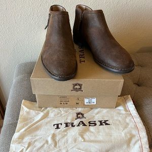 Brand New Trask Aubrey Italian Suede Booties- 9.5M Brown $238 36-1656